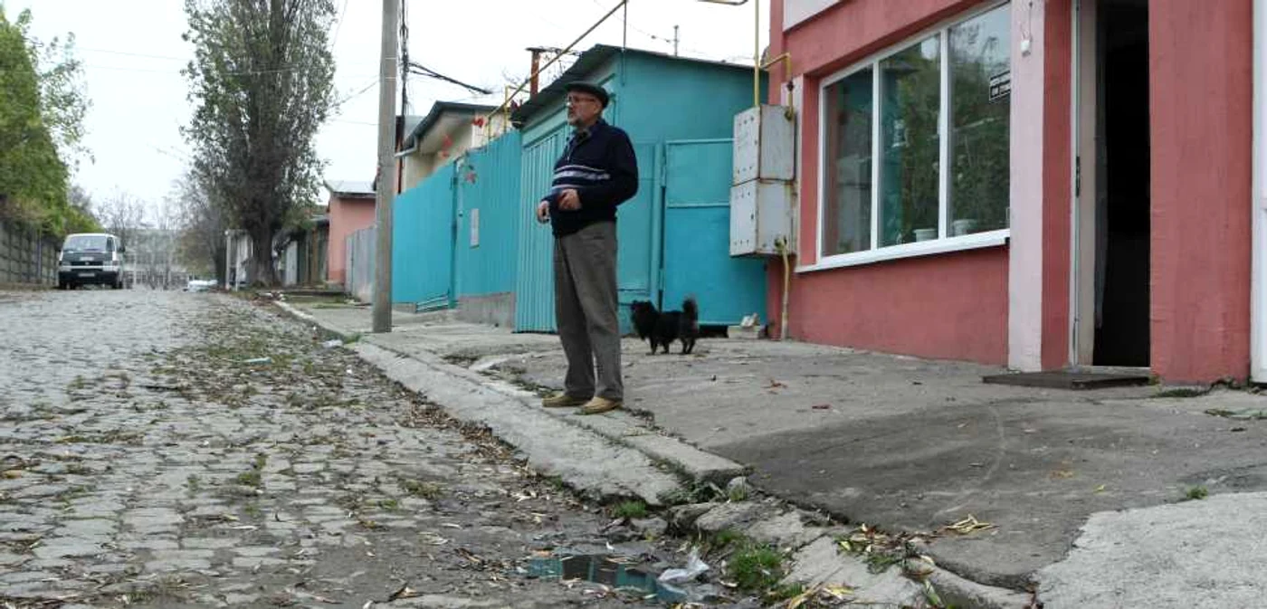 Foto Corina Ionaşcu: Strada Prunari, situată în zona 1 a Galaţiului arată ca după război