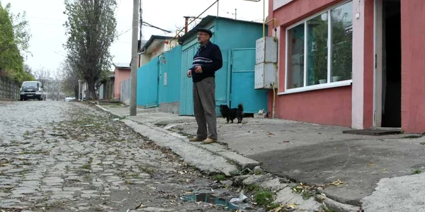 Foto Corina Ionaşcu: Strada Prunari, situată în zona 1 a Galaţiului arată ca după război