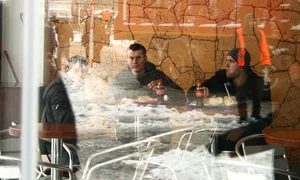 Câţiva studenţi au simţit nevoia unei gustări înainte de a trece la treabă jpeg