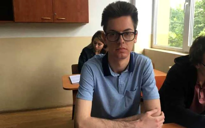 Victor Apostol va studia în Anglia