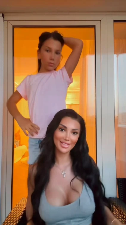 Sora Andreei Tonciu și Rebecca, într-o nouă filmare/ sursa: TikTok