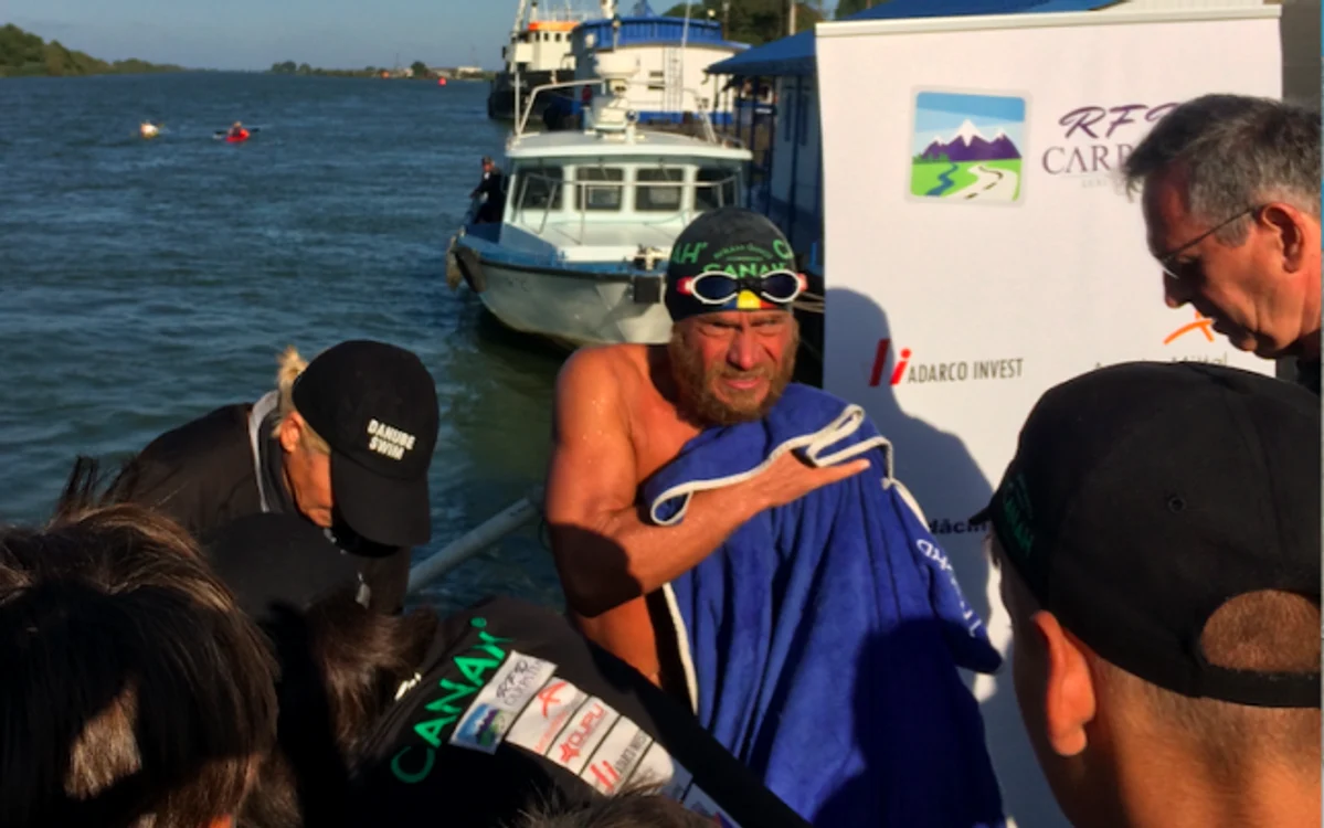 Iancu Avram la Sulina în Delta Dunării - primul om din lume care a parcurs înot Dunărea fără costum de neopren Foto Sînziana Ionescu
