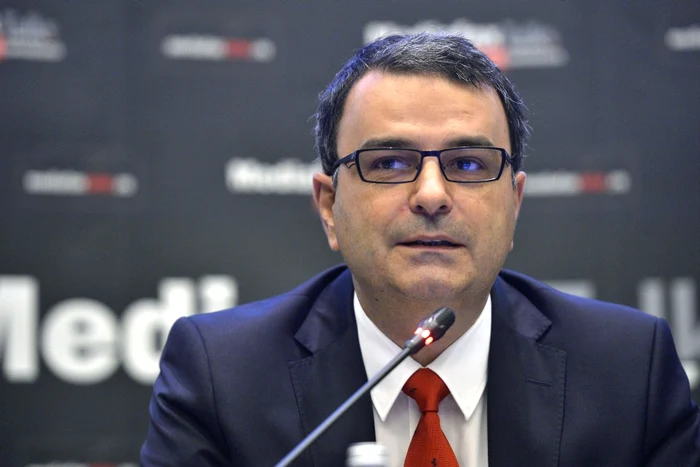 Lucian Mândruță îl îndeamnă pe Patriarhul Daniel să citească mai multe cărțiFoto: Mediafax