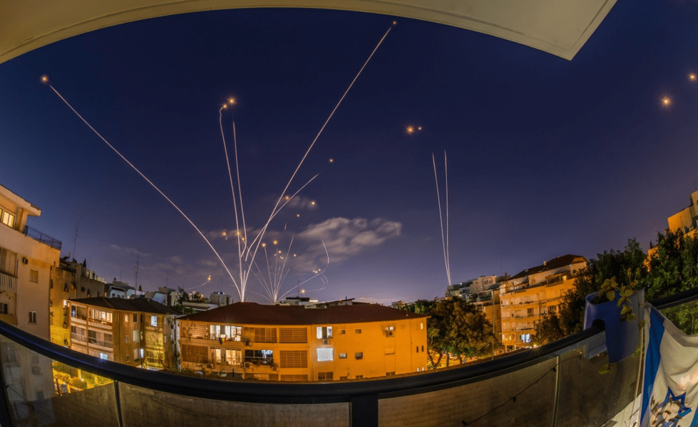 Israelul a promis că va furniza Ucrainei un sistem de alertă pentru rachete și drone. E luat în calcul și scutul Iron Dome