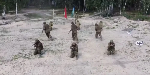 Soldați belaruși antrenându-se. Foto: Captură video Twitter