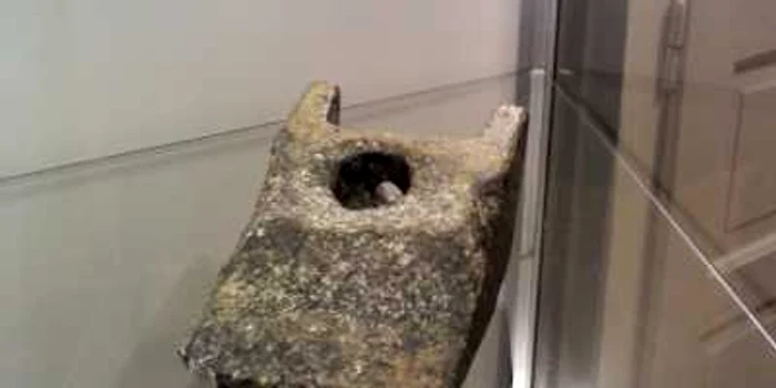 Unul dintre cele mai controversate obiecte de la Muzeul de
Istorie despre care s-a spus că ar aparţine unui OZN