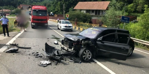 Trafic blocat pe DN 7 / E 81 în Vâlcea în urma unui accident produs la Milcoiu pe Dealul Negru Foto Adevărul