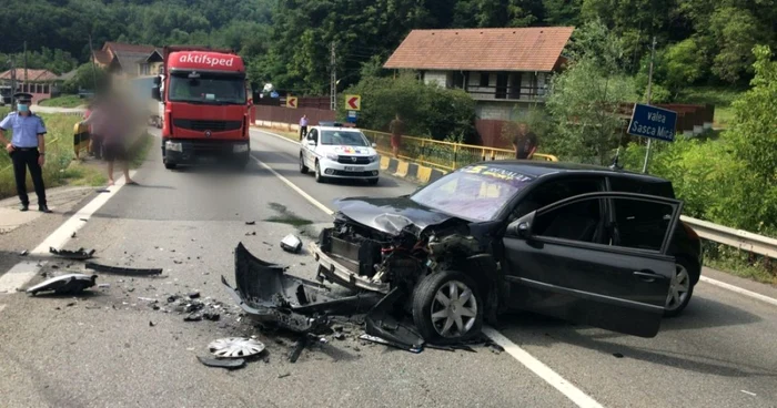 Trafic blocat pe DN 7 / E 81 în Vâlcea în urma unui accident produs la Milcoiu pe Dealul Negru Foto Adevărul