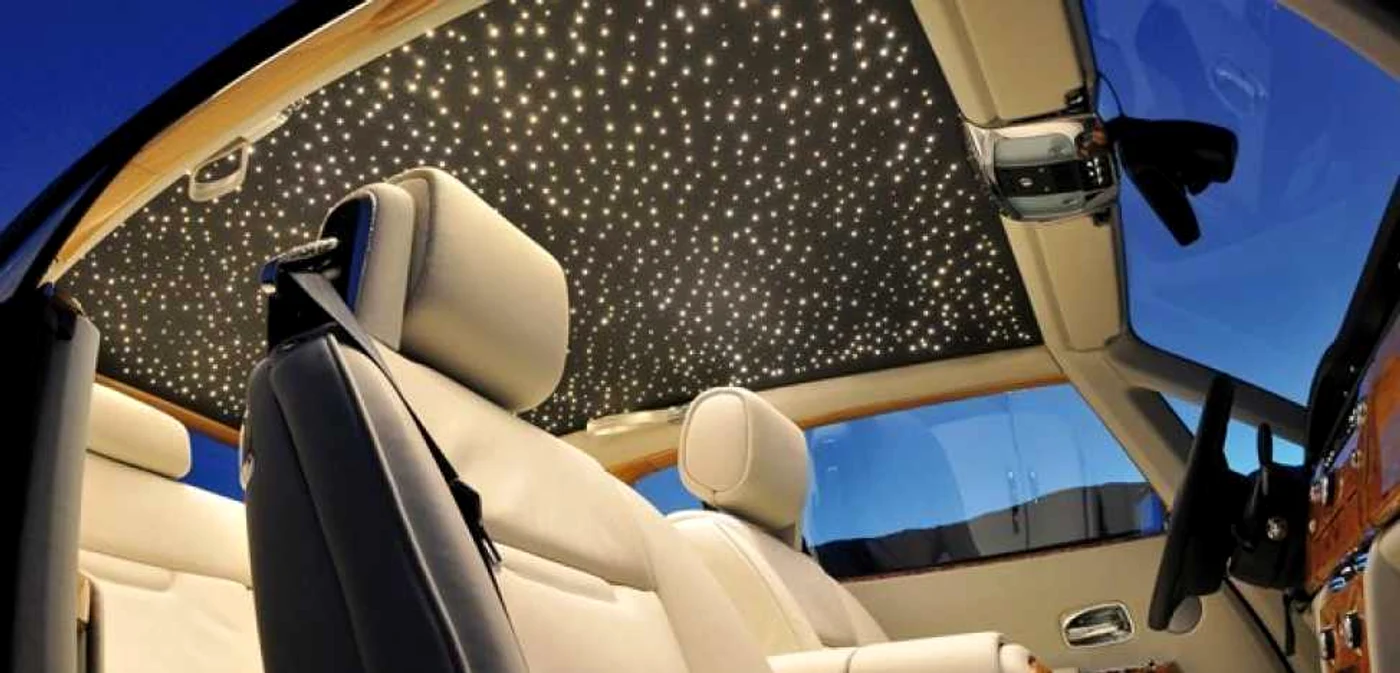 Plafonul cu stele al Rolls Royce Phanton Drophead