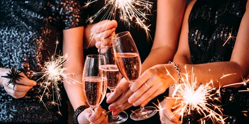 persoane in noaptea de revelion jpeg