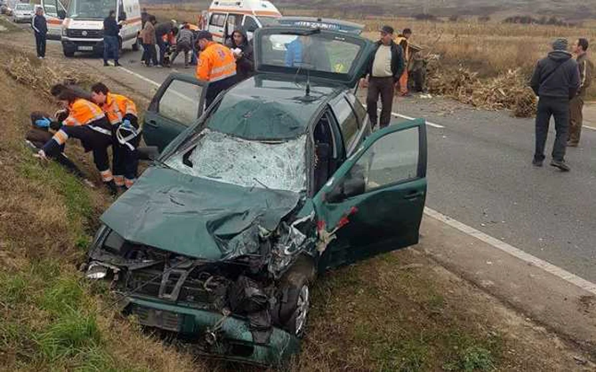 Autoturismul implicat în accident  FOTO Facebook/Claudiu Kld
