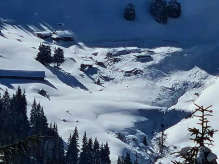 Lungimea avalanşei  din Munţii Rodnei a fost de aproximativ 1000 m FOTO - Facebook/ Avalanşe în carpaţi / Nutu Coman