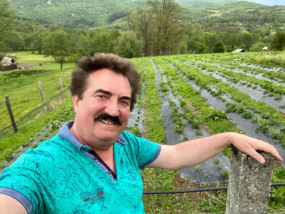 Petrică Mâțu Stoian, pe moșia sa de la Isverna, județul Mehedinți