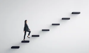 femeie care merge  foto   Shutterstock jpg