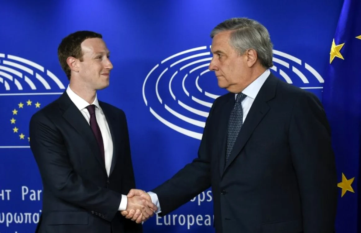 Antonio Tajani, preşedintele Parlamentului European şi Mark Zuckerberg, fondator şi CEO al Facebook