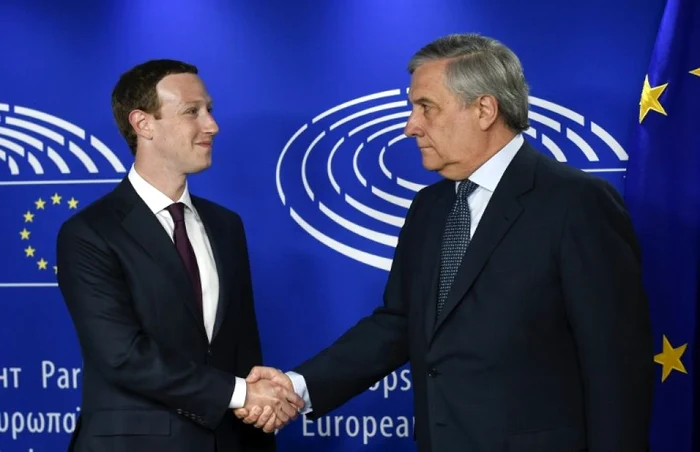 Mark Zuckerberg (stânga) şi Antonio Tajani (dreapta)                                                                     FOTO AFP