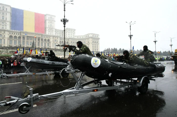 Trupele speciale și scafandrii militari au fost întotdeauana aclamați la paradele de Ziua Națională