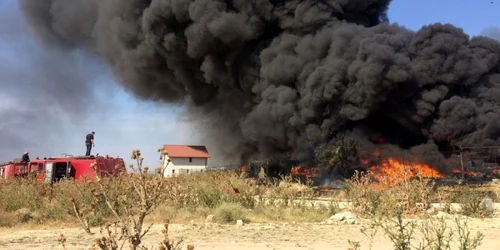 Incendiu la depozitul de vopsea din Lumina Sursa foto ISU Dobrogea