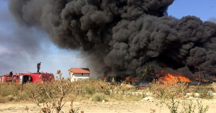 Incendiu la depozitul de vopsea din Lumina Sursa foto ISU Dobrogea