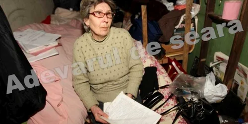 Femeia locuieşte acum boxa din beciul blocului Foto: Stelian Grăjdan