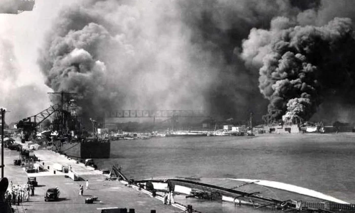 Are loc atacul forţelor japoneze asupra flotei militare a SUA din Pacific staţionată la Pearl Harbour, in cel de al doilea Război Mondial jpeg