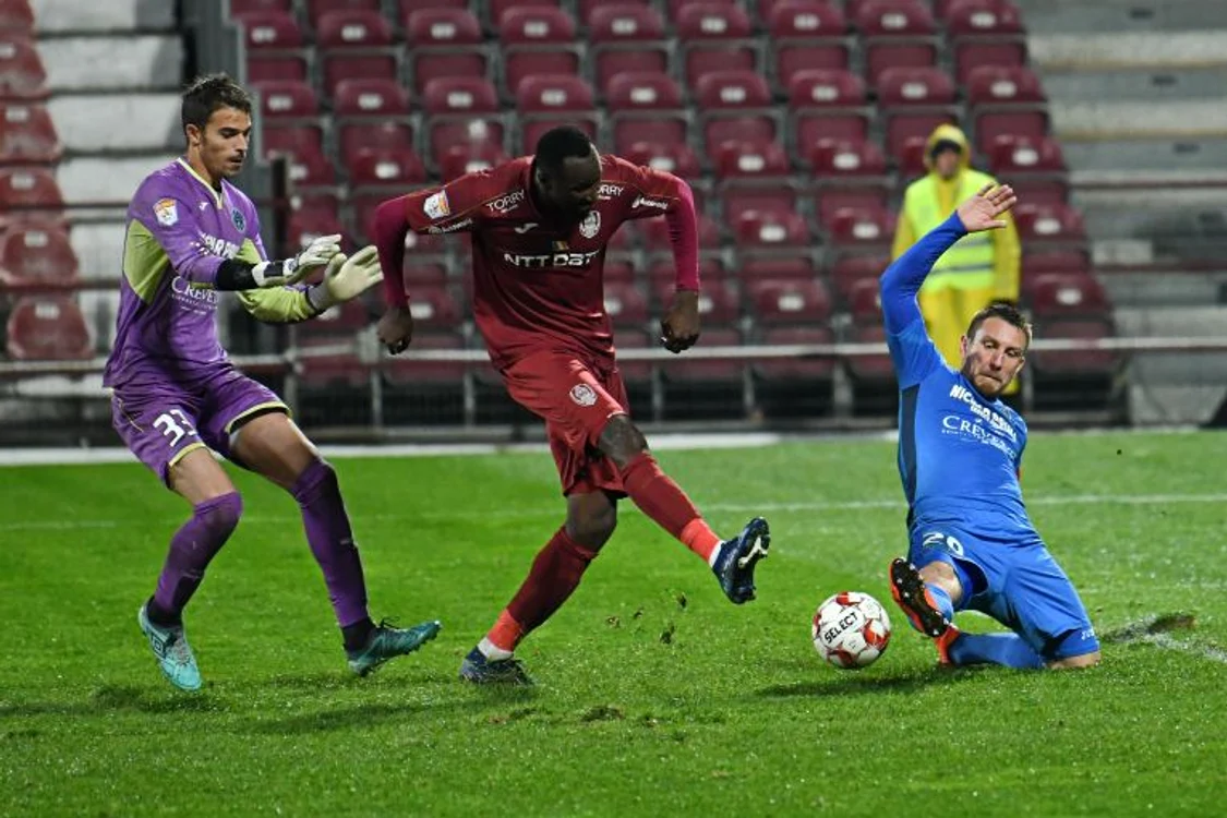 
    Traore a marcat al doilea său gol de la revenirea la CFR ClujFOTO: Sportpictures.eu  