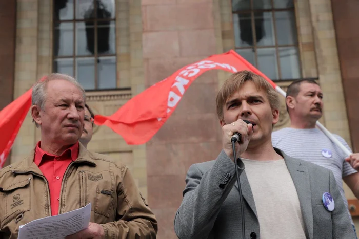 Mihail Lobanov luând cuvântul la un miting al comuniştilor FOTO EPA-EFE