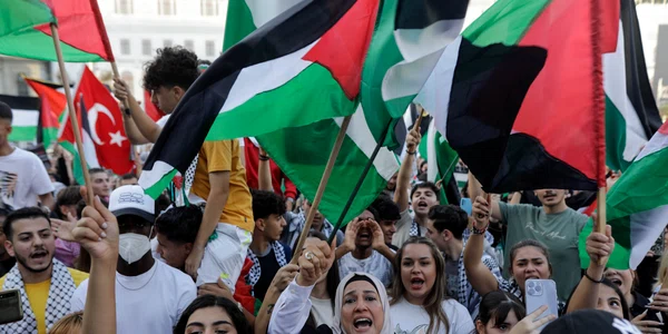 Miting de solidaritate cu poporul palestinian organizat în Piaţa Universităţii din București. FOTO Inquam Photos / George Călin