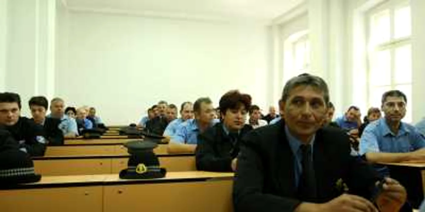Majoritatea poliţiştilor a fugit de firma de pază Foto: Corina Tătaru