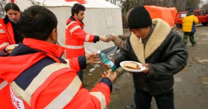 Buzău: Acţiune umanitară iniţiată de Crucea Roşie în două comune