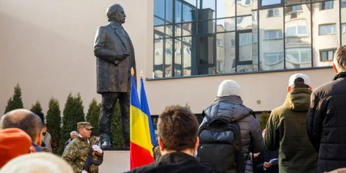 statuia lui andrei muresanu din cluj