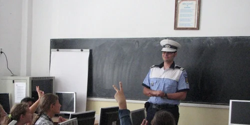 Poliţiştii, în sprijinul copiilor