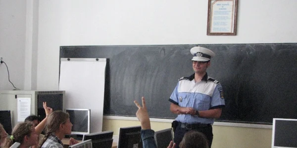 Poliţiştii, în sprijinul copiilor