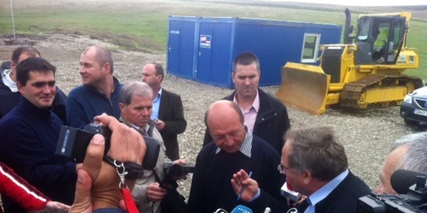traian basescu gazoduct iasi-ungheni FOTO Facebook/Alături de preşedintele nostru