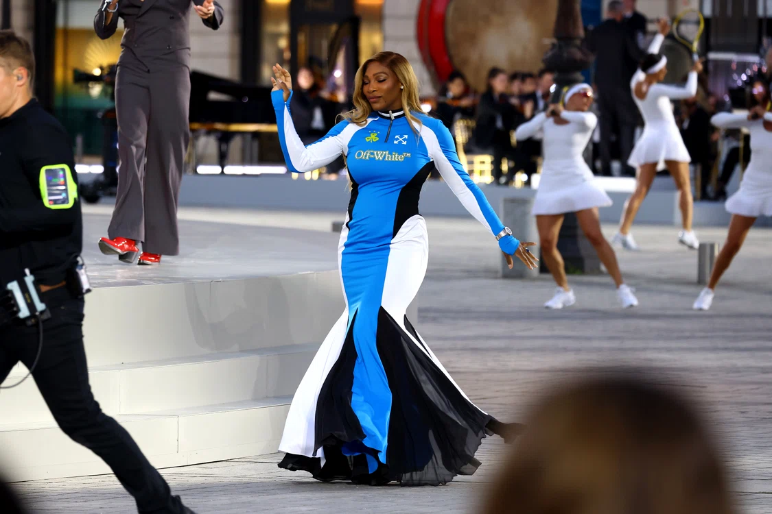 Serena Williams prezentare de modă, Paris 2024  Foto Gettyimages 