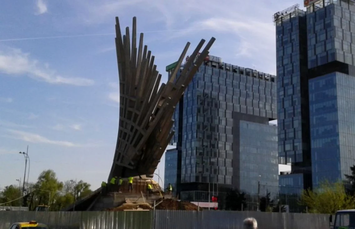 Monumentul Naţional al Luptătorilor din Rezistenţa Anticomunistă - Piaţa Presei LIbere Casa Presei Bucureşti Foto Sînziana Ionescu