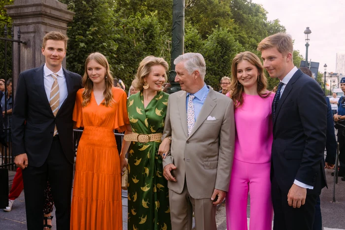 Printul Gabriel cu Printesa Eleonore, Regina Mathilde, Regele Philippe, Printesa Elisabeta, Printul Emmanuel al Belgiei Casa Regala belgiana 3 jpg