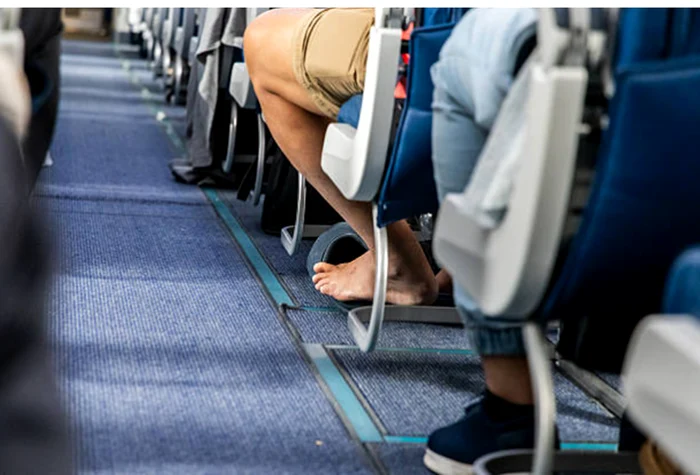 Un critic de modă spune că descălțatul este acceptabil, dar să se poarte șosete. Sursă foto: IStock 