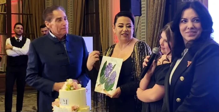 Petre Roman, alături de fiica lui Oana și de nepoata Isabela foto: Instagram
