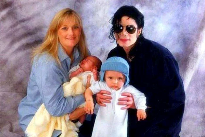 Debbie Rowe, Michael Jackson și cei doi copii ai cuplului, Paris și Prince.
