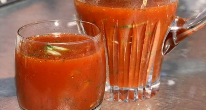 
    Kilogramele în plus pot fi "topite" cu sucuri naturale din roşii  