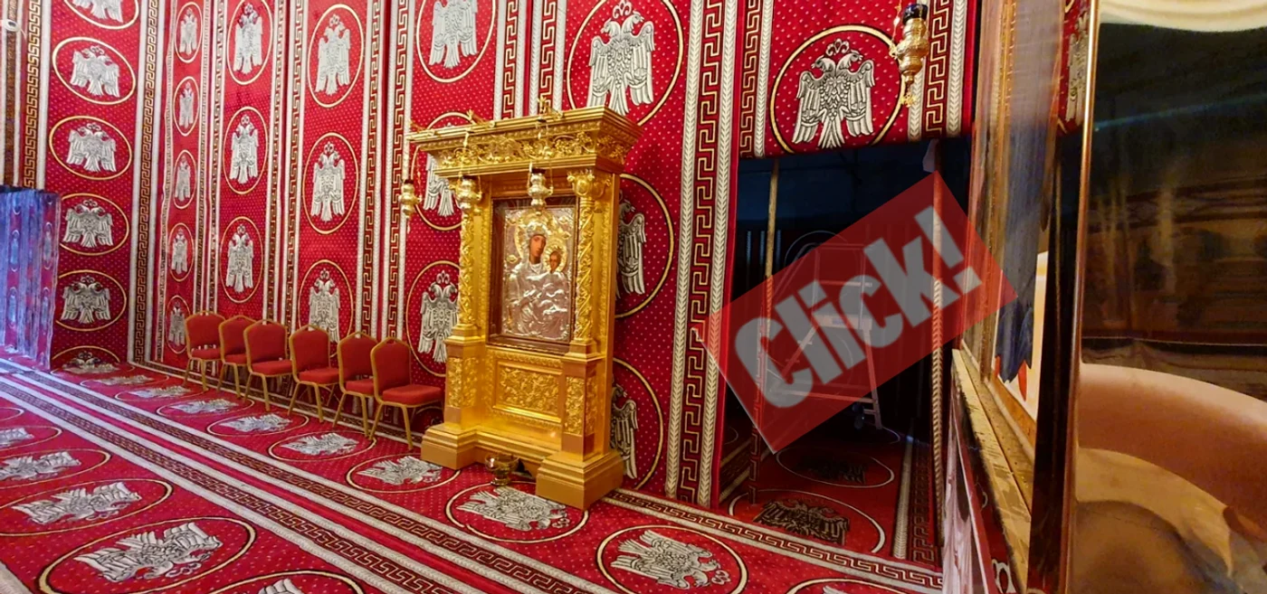 În biserică sunt puse imense mashuri pentru a masca schelele