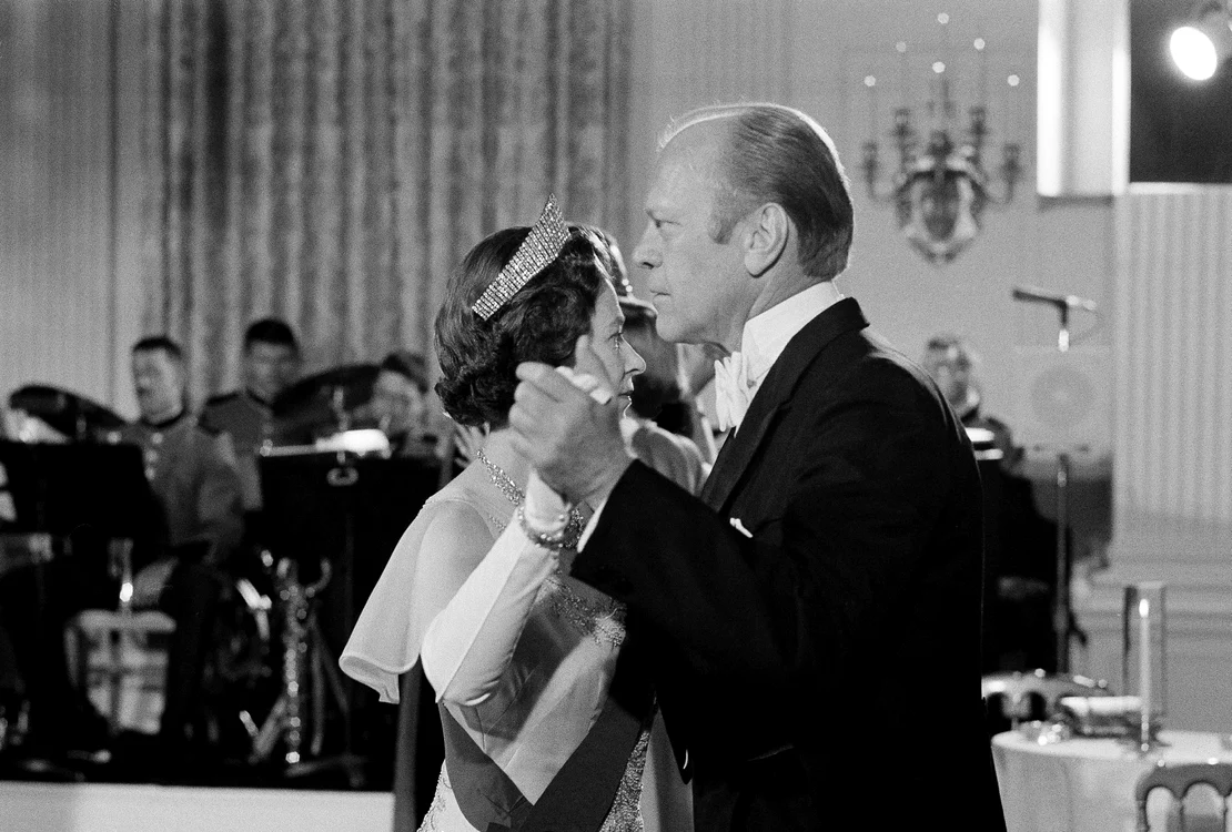 Gerald Ford a dansat cu Elisabeta a II-a