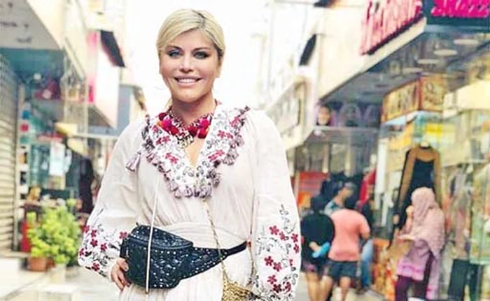 Lori și-a postat, pe conturile sociale, filmulețe și poze din Dubai