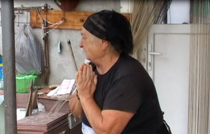 
    Oare cum poate cineva să trăiască doar cu 7 lei pe lună?  