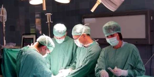 Prima intervenţie chirurgicală din România asistată robotic