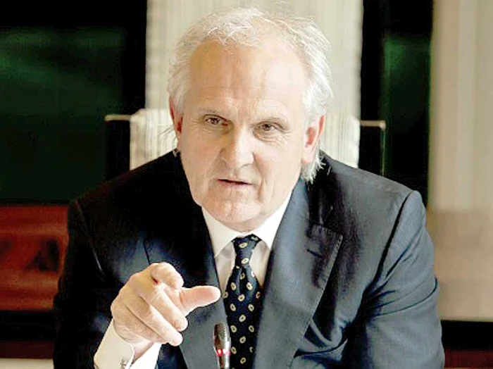 Pieter Broertjes, primarul unui oraş olandez, a spus că Maria Putin, care locuieşte în Haga, ar trebui să părăsească ţara, însă, ulterior şi-a cerut scuze