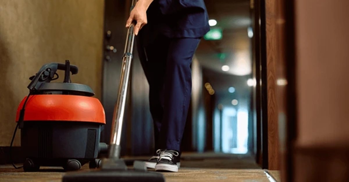 Anunțul de angajare a unei femei de serviciu a stârnit revoltă
