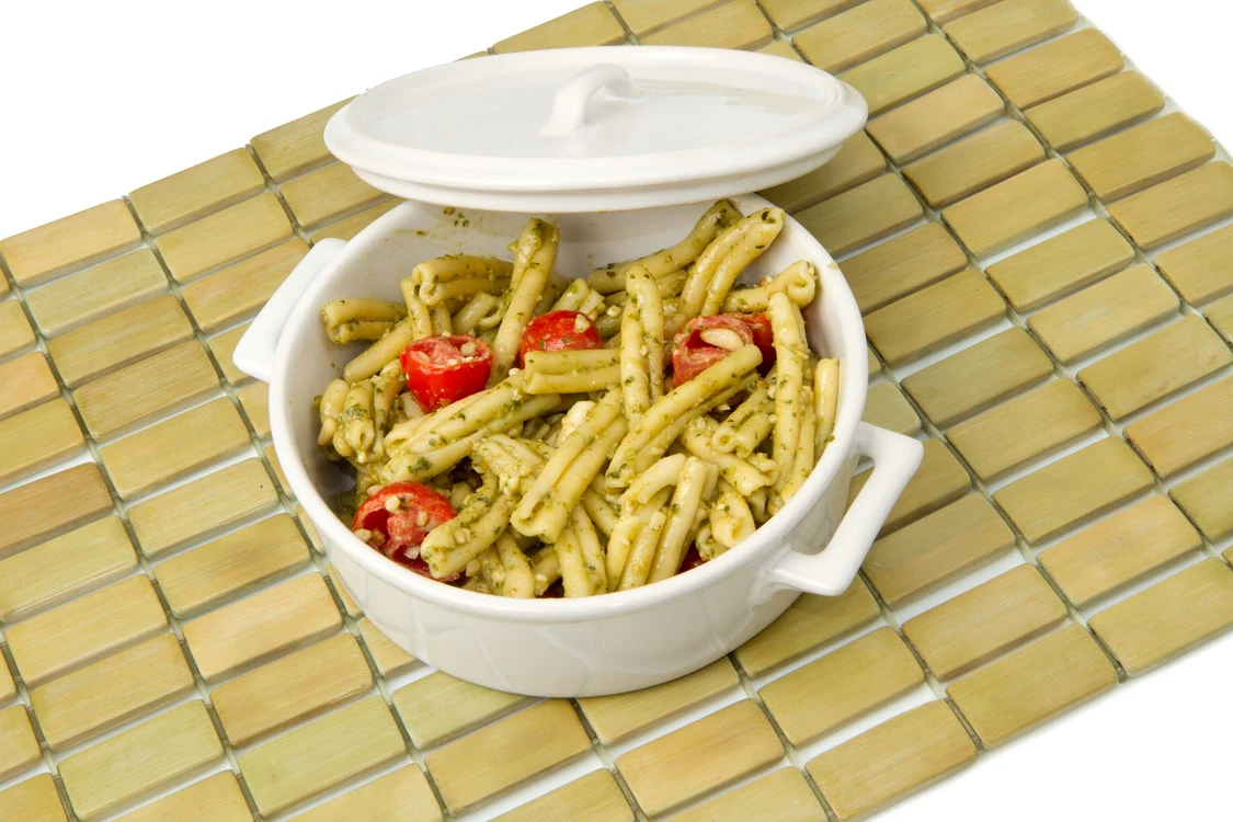 
    Tagliatelle cu somon şi roşii cherry   
