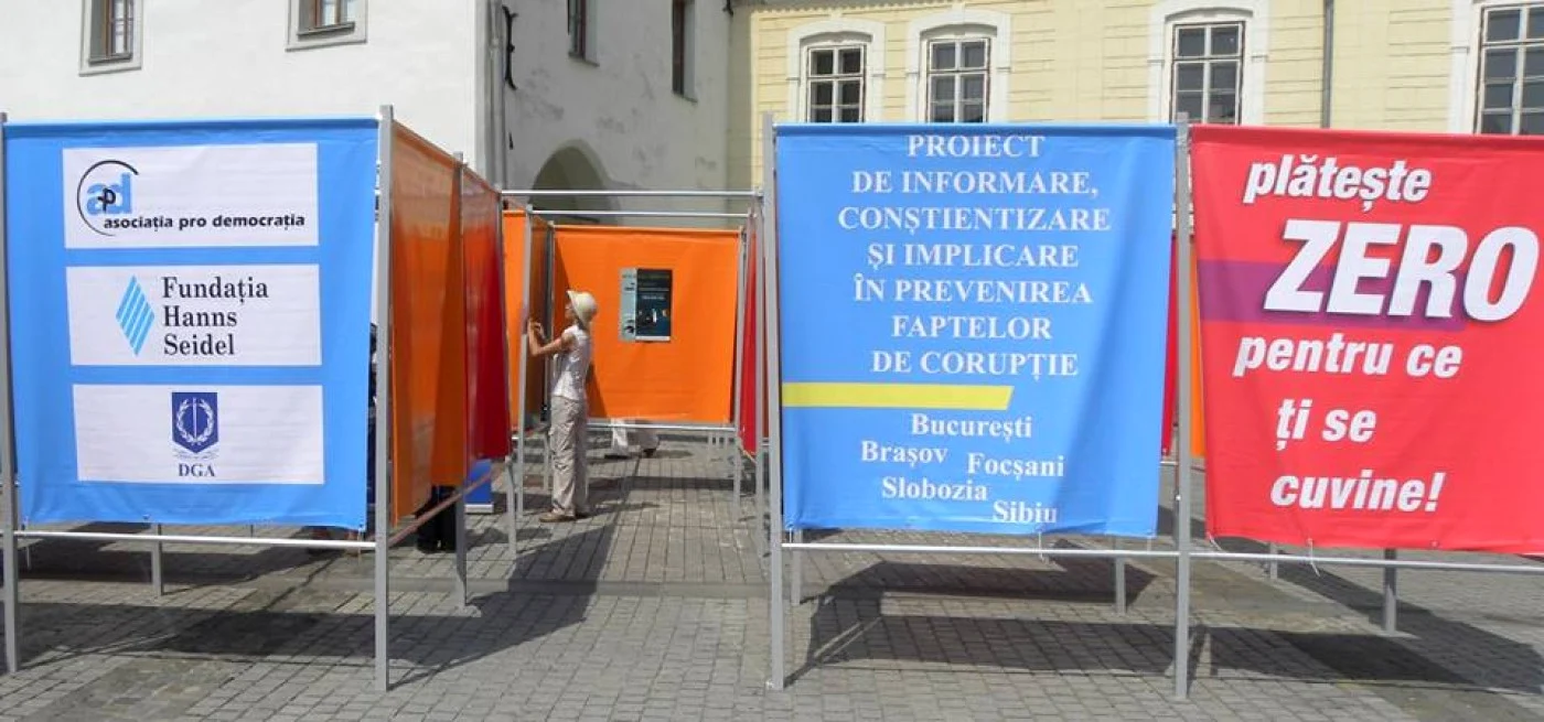 „Labirintul Anticorupţie“ ajunge sâmbătă în Capitală. FOTO Facebook Tinerii impotriva coruptiei